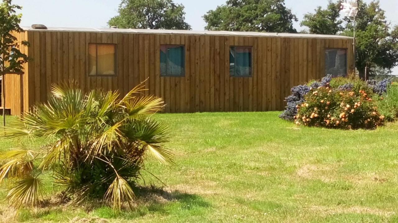 Mobil Vintage A La Ferme Des Buttons Campsite *